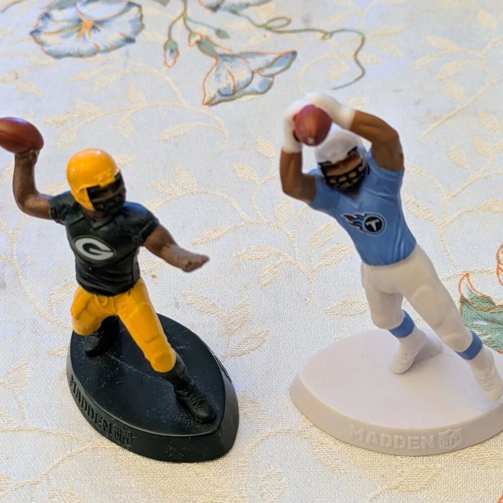 Madden NFL Mini Football Player Figurines Green Bay Packers & Tennessee Titans